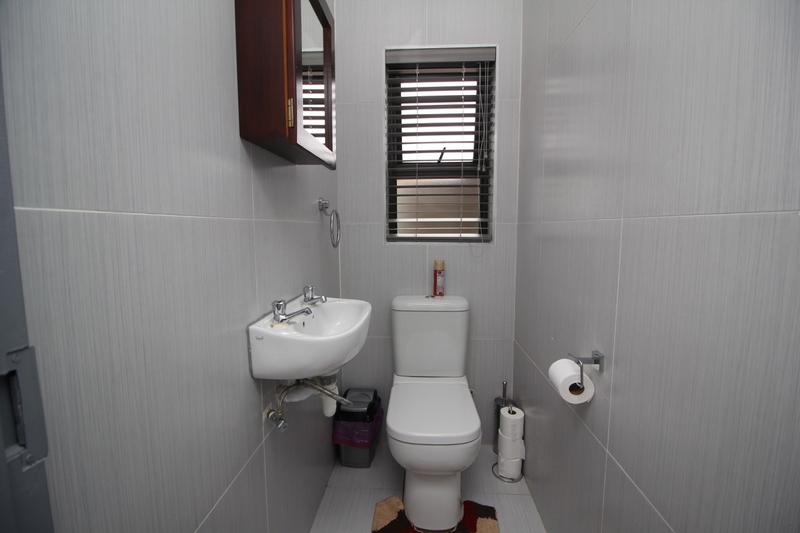 5 Bedroom Property for Sale in Fraaiuitsig Western Cape